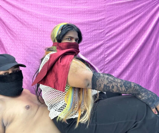 Hintli desi bhabhi ne paise lekar choda