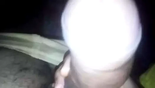 Deshi yenge veren hendjob ona koca