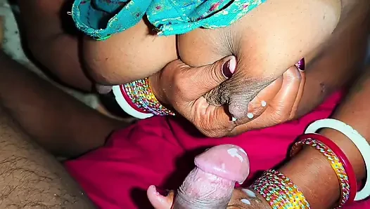 Indian desi village Suman bhabhi ne bhaiya ke lund pe boobs se doodh nikal kar muth mari aur apne chut me kala lund se chudai karwayi