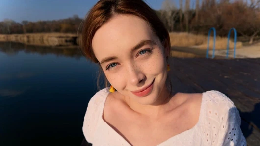 Rıhtımda üzgün bir tatlı kızla tanıştım... Onu siktim ve üzüntü gitti!