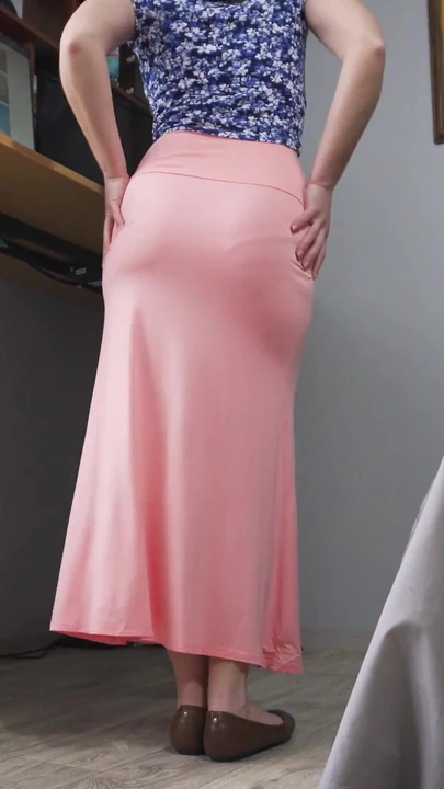 Ключевой момент из "Видимая линия трусиков соблазняет в длинной юбке Макси"