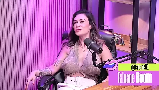 Ateşli orta yaşlı seksi kadın ve fantezileri