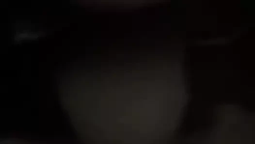 Süper ıslak pençe arkadan çekim yapıyor