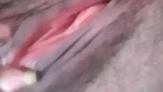 Üvey annem beni görüntülü aradı ve bana zengin götünü ve pembe vajinasını gösterdi.