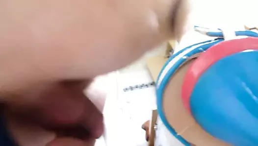 iki topuklu ve bir yapay penis