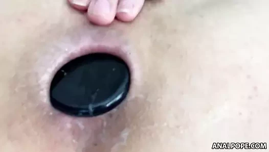 Büyük horoz gia'nın ağzı açık göt deliğine kayar