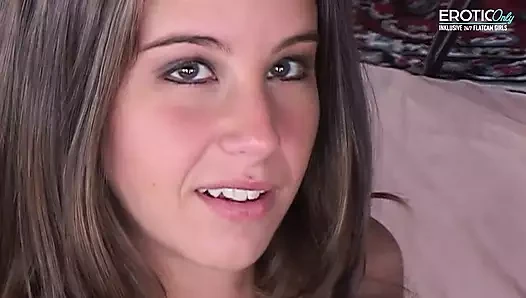 Mastürbasyon yapıyor ve boşalıyor