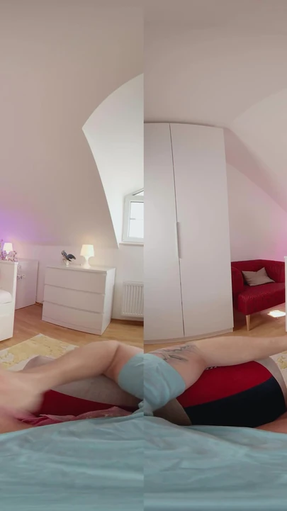 Захватывающий момент из "18VR Sofia Smith - соблазнительная сексапильная красотка с гибким телом, которое умоляет о трахе"