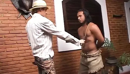 Çiftlik sahibi erkek çalışanını işteki ilk gününde sikiyor