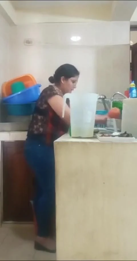 Hizmetçi patronu tarafından sikiliyor, karım neredeyse bizi yakalıyor