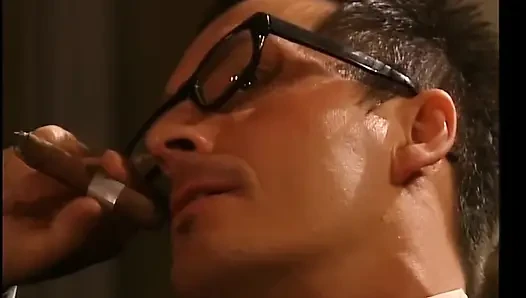 Senin tarafından boyun eğdirilerek geliyorum