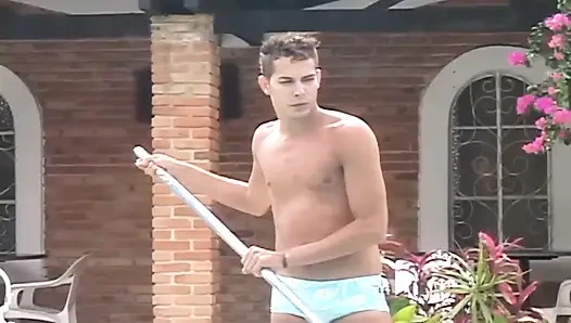 Irklararası eşcinsel havuz başında sikiş - açık havada ham göt havuz başında sikiliyor