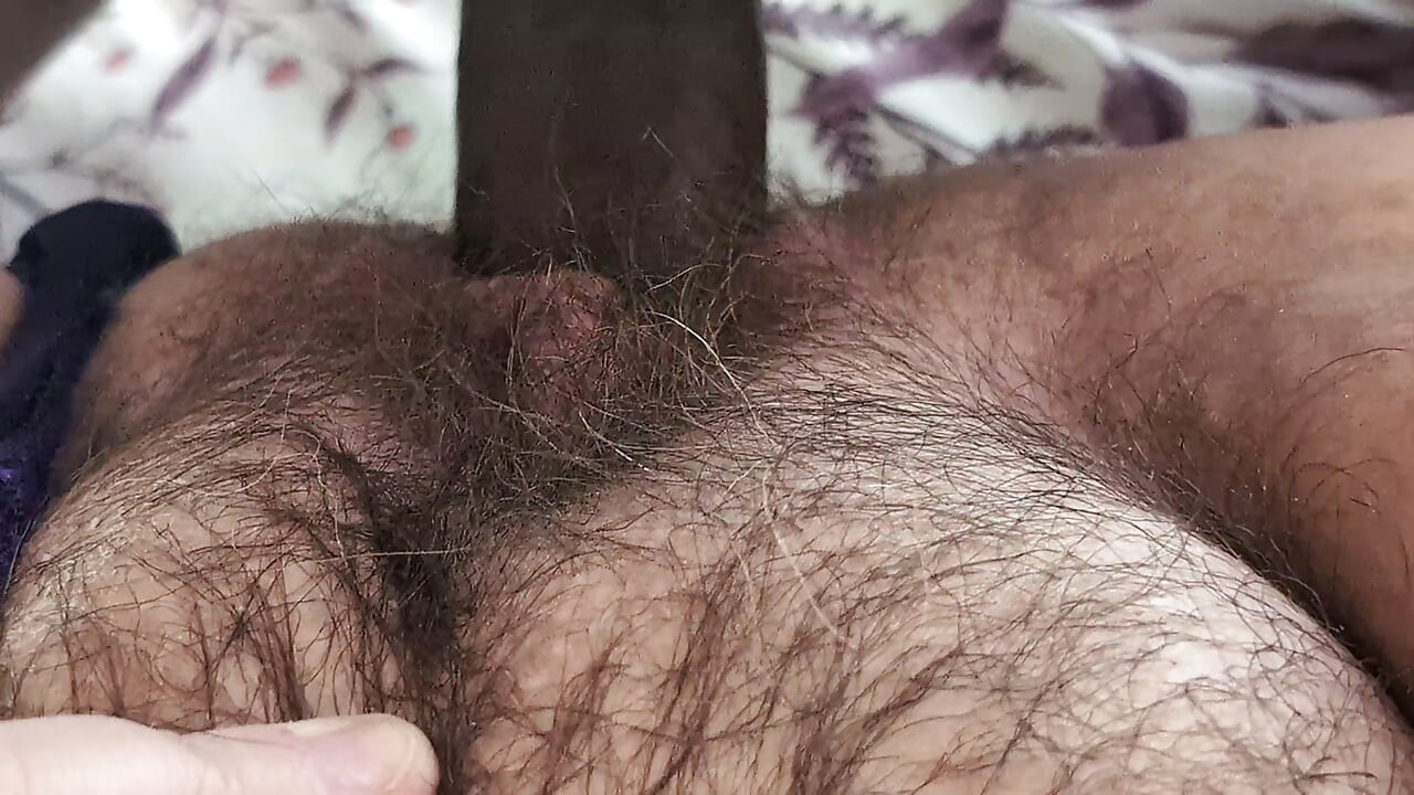 Büyük zenci yarağı aldatan orta yaşlı seksi kadın fışkırtarak boşalıyor