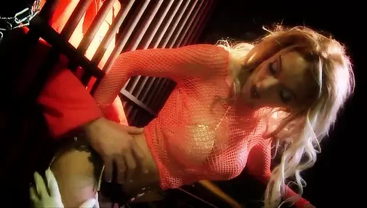 Stacey Saran ve Francesca Felucci ile üçlü seks partisi