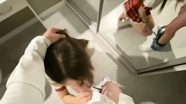 Bir sınıf arkadaşım sikini bana sokana kadar ödevimi yapmama yardım etti