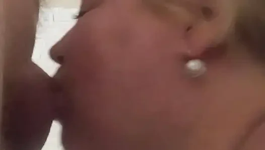 Olgun iri güzel kadın orta yaşlı seksi kadından oral seks ve ağzına boşalma #1