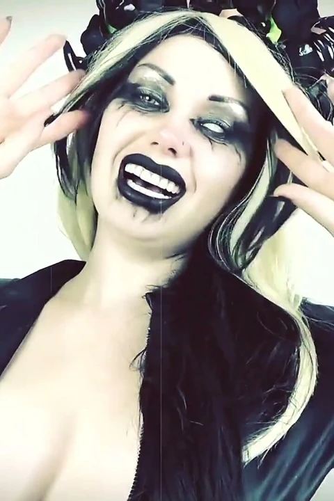 Succubus sikiştikten sonra seni yalayacak!