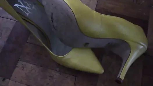 Sıcak sarı pompalar cummed