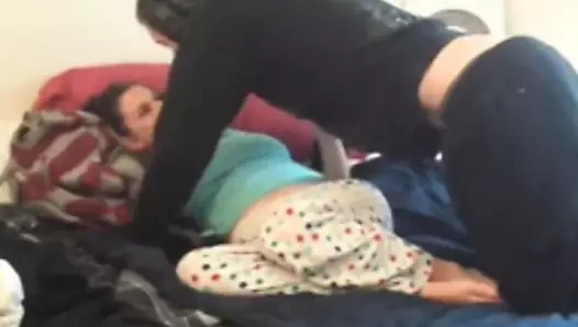 Amatörler popüler hissetmek için seks yaparken kendilerini filme alıyorlar