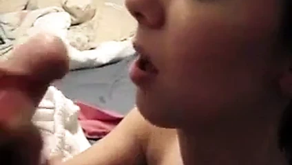 Arkadaş ağızda yüz ve boşalmak için bekliyor