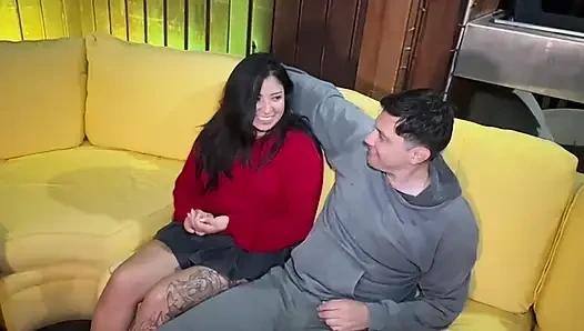 Üniversiteli bir kızı ofisime sikişmeye ikna ediyorum