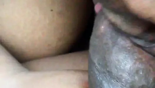 Elle avale encore pour son homme dans ma voiture