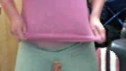 İri güzel kadın isareli göğüsleri kamerada