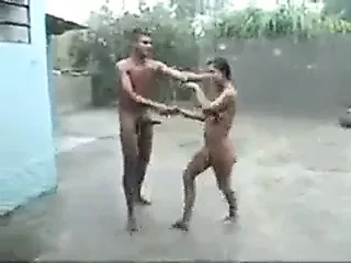 Индийская дождливая секс-индианка