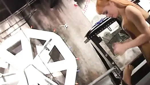 Porno yıldızlarının iş başında kamera arkası görüntüleri