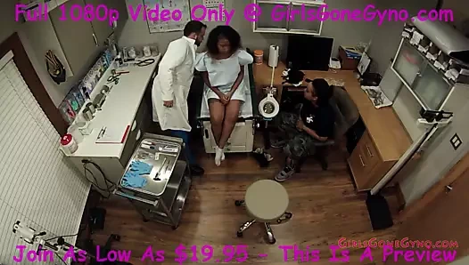 Katalina kız arkadaşının önünde doktor tarafından muayene edilir