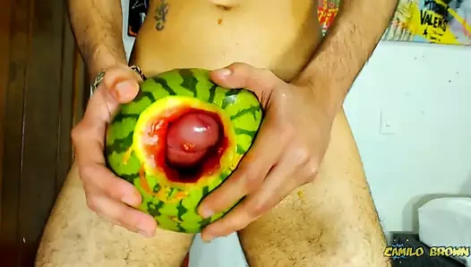 Lanet bir karpuz içini boşaltana kadar - camilo brown