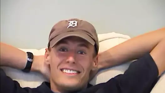 Genç poz ve kahrolası ile ona erkek arkadaş