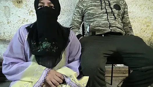 Aldatan düşkünü evli kadın bodrumunda askerle sapıkça seks yapıyor