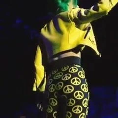 Katy Perry Birmingham'da twerk yapıyor