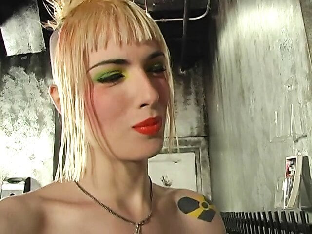 Deri dominatrix bayanlar oyuncaklar ile bir adam hakim