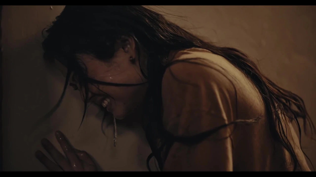 सबसे अच्छा लेस्बियन सेक्स - विदेशी परजीवी लड़कियों को जंगली बनाता है