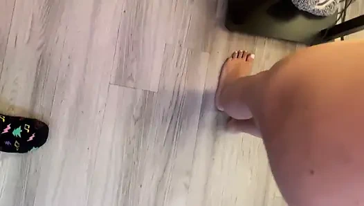 Benden çıkan suyu sikiyorum