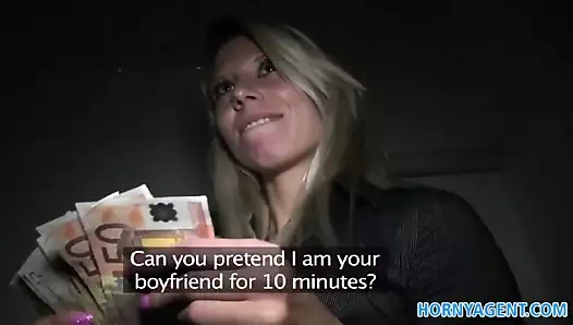 Hornyagent yaramaz sarışın gets ona göt kapalı içinde boşalmak