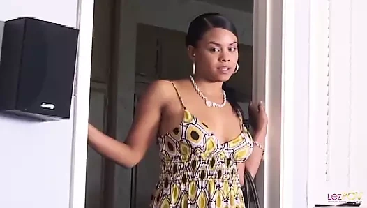 Lezbiyen büyük götlü zenci arkadaşını elbisesini giyerken gördüğünde disiplin gerekir