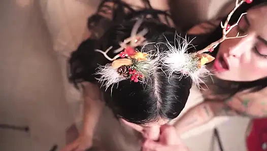 Sapık bir grinch oda arkadaşım ve bana süper ateşli sert anal üçlü grup sekste katılıyor