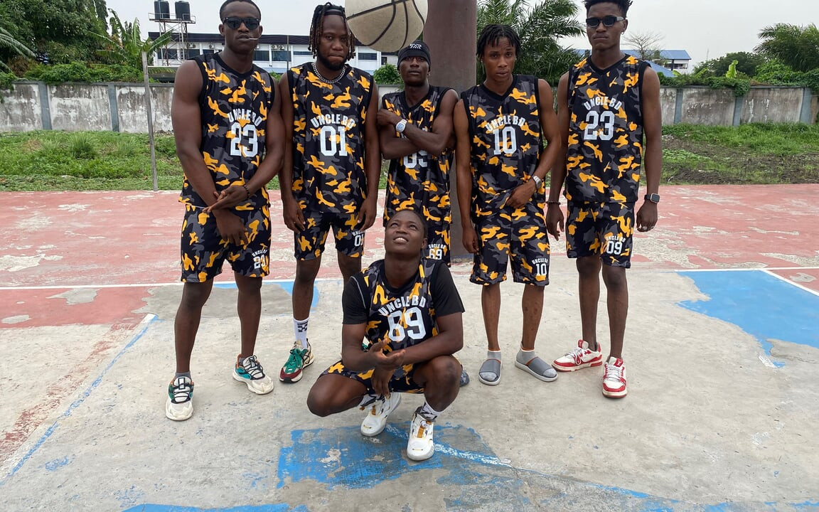 Basketbol takımı kadın kılıklı grup seks
