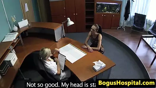 doktor saatler iken mürekkeplenmiş bebeğim parmak hemşire