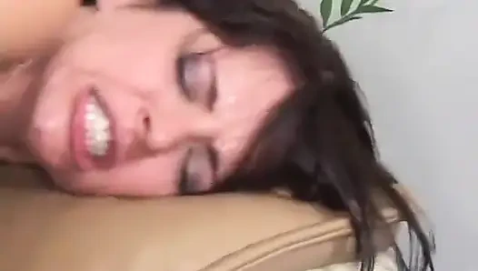 Büyük götlü amcık sikişiyor büyük yarak emiyor