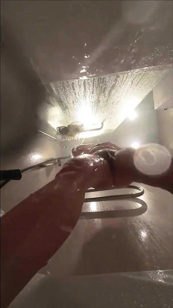 Banyo Altında Web Kamerası. Kız arkadaş duşta seksten sonra