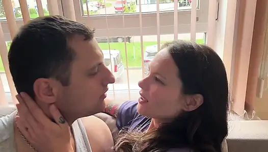 İki Bagajda Aynı Anda Sevişiyorlar, Poposunu Spermin Altına Koydum