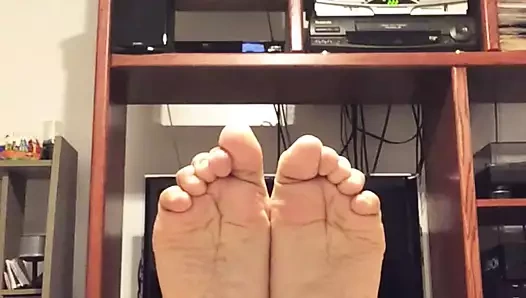 Ayak parmaklarım kıvrılmış seksi yumuşak buruşuk tabanlarım #2