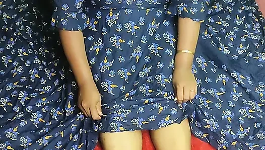 Hint seksi anne sruti twerking ona büyük göt ve gösterme kedi içinde cowgirl stil