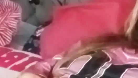 Yumruk sokma oyuncağı ile pembe ıslak görünüm
