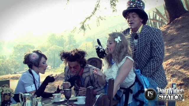 Sapık alice harikalar diyarında katie st ives ile