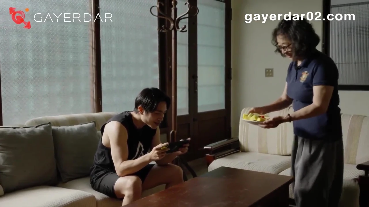Porno gay asiático con un musculoso de cuerpo trabajado